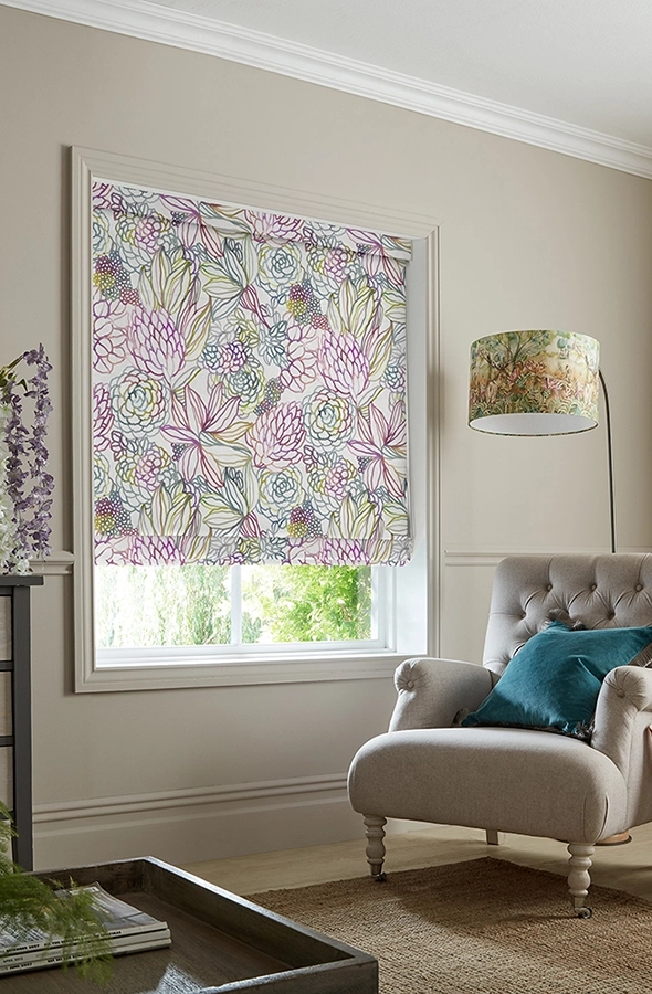 Room with linear flowers design roman blind from Voyage Maison